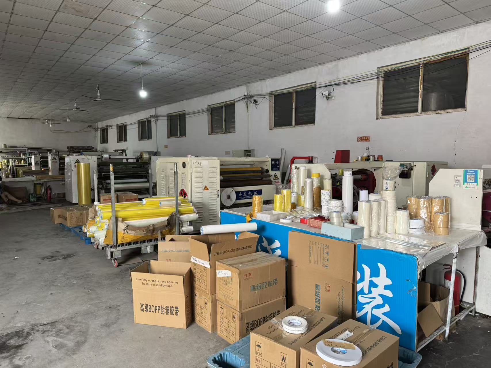 Un processus standardisé optimise la qualité de fabrication des rubans adhésifs industriels