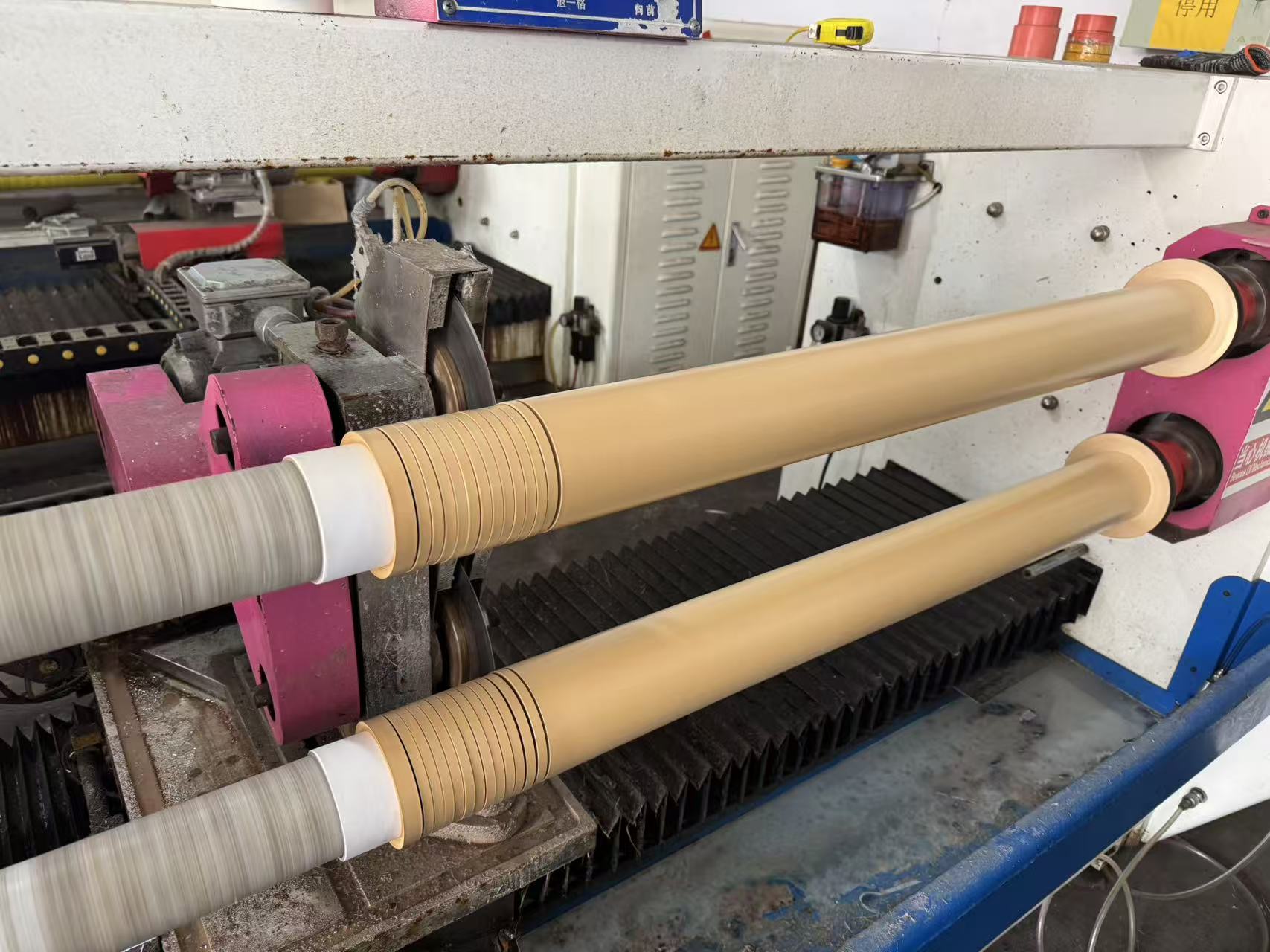 La volatilité des matières premières façonne de nouveaux modèles pour la fabrication de rubans adhésifs industriels
